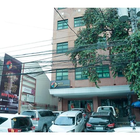 M28 Hotel And Apartments Quezon City Esterno foto