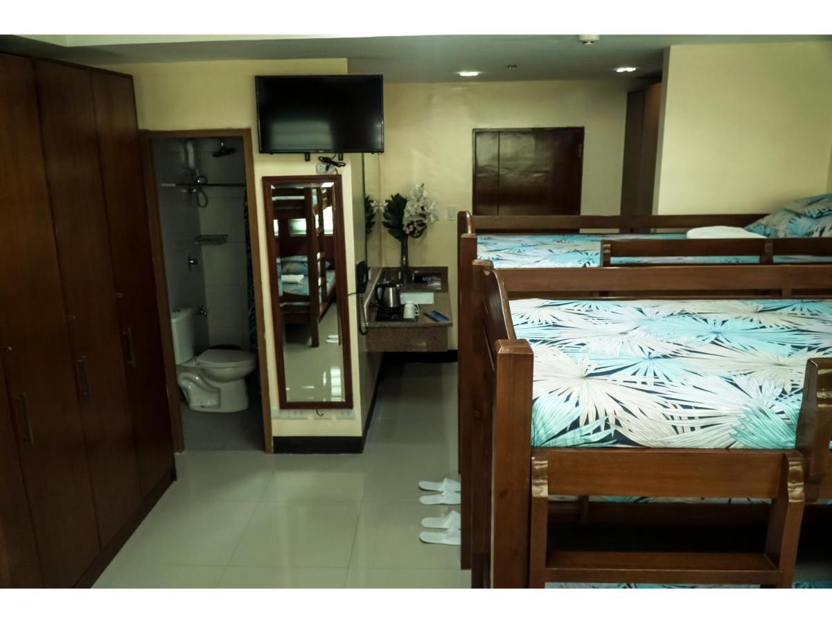 M28 Hotel And Apartments Quezon City Esterno foto