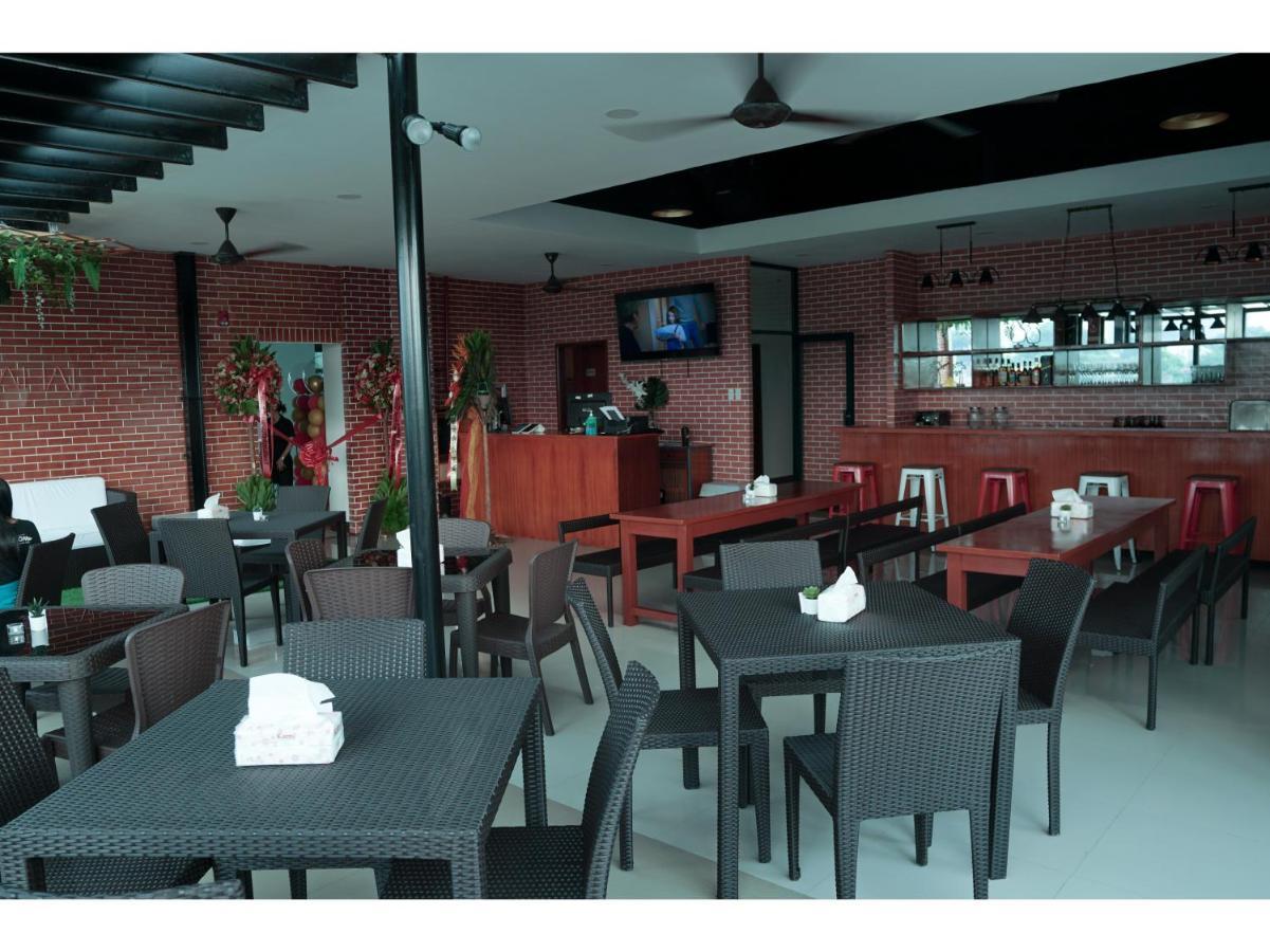 M28 Hotel And Apartments Quezon City Esterno foto