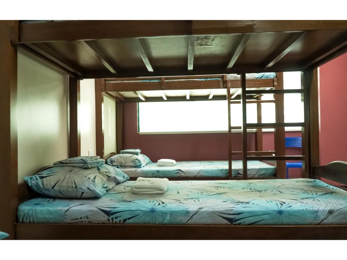 M28 Hotel And Apartments Quezon City Esterno foto