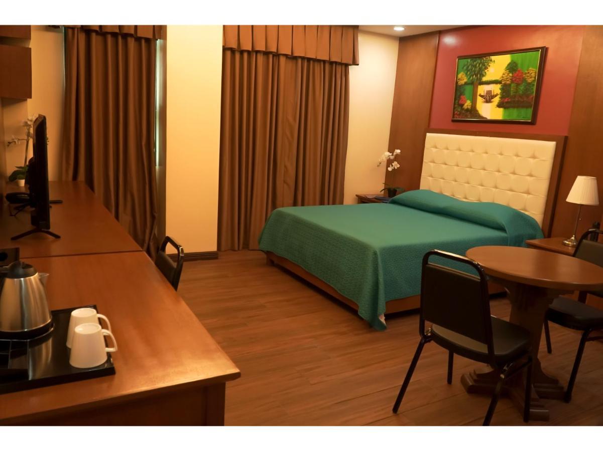 M28 Hotel And Apartments Quezon City Esterno foto