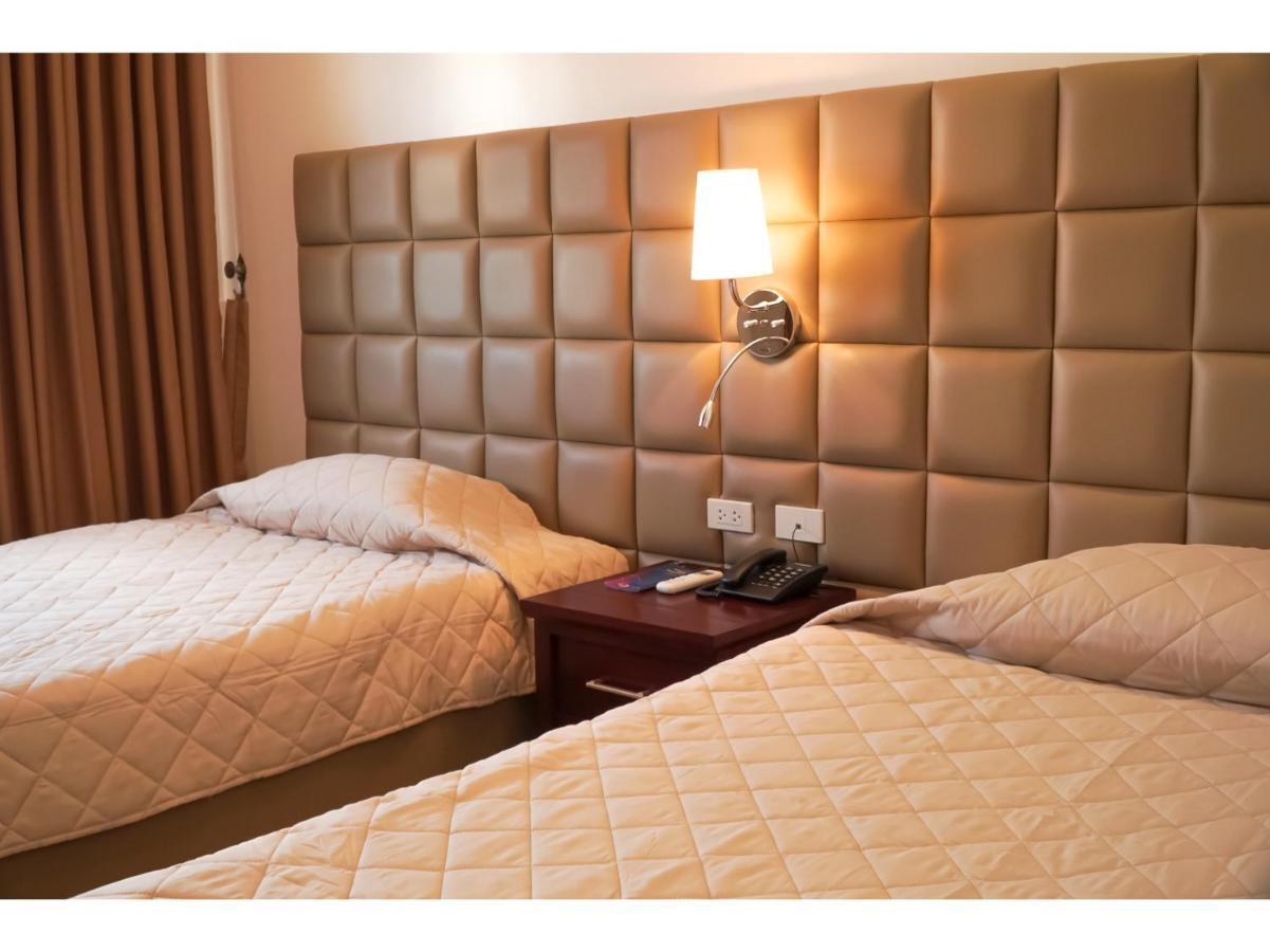 M28 Hotel And Apartments Quezon City Esterno foto