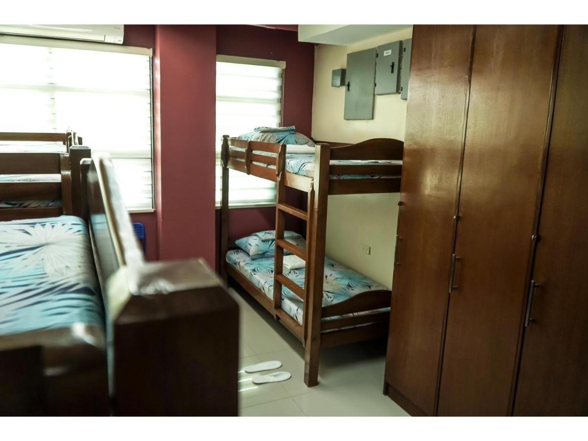 M28 Hotel And Apartments Quezon City Esterno foto