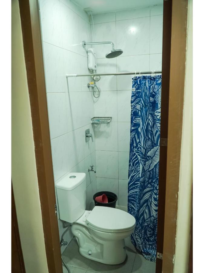 M28 Hotel And Apartments Quezon City Esterno foto